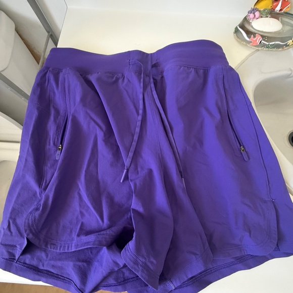 Lululemon License to Train High-Rise Short 4" Size 8 Petrol Purple - Picture 2 of 3